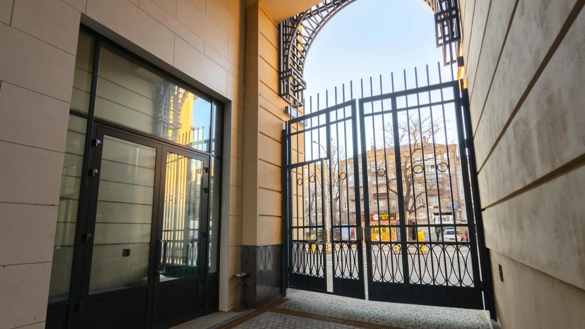 Petrovdom Apartments 7-180 In Rc Yaroslaviv Grad, Bulvarno-Kudriavska 17 Κίεβο