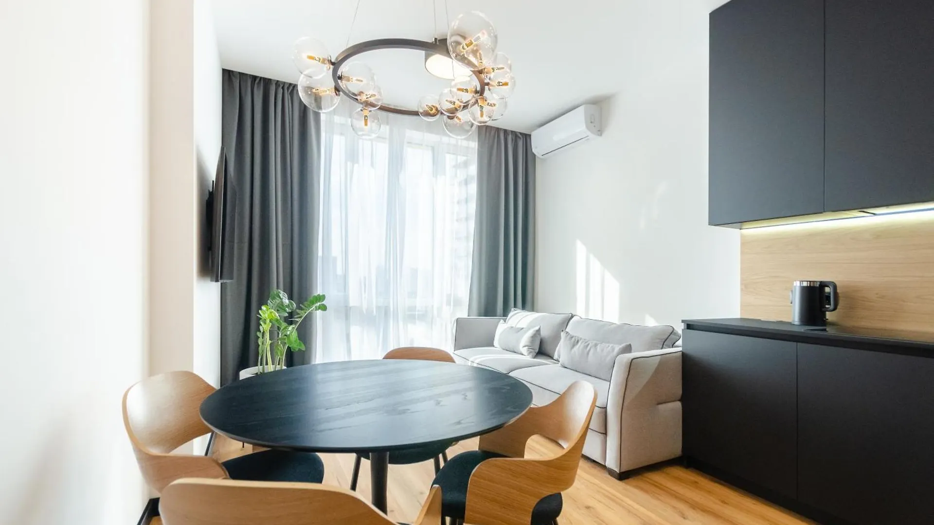 Petrovdom Apartments 7-180 In Rc Yaroslaviv Grad, Bulvarno-Kudriavska 17 Κίεβο