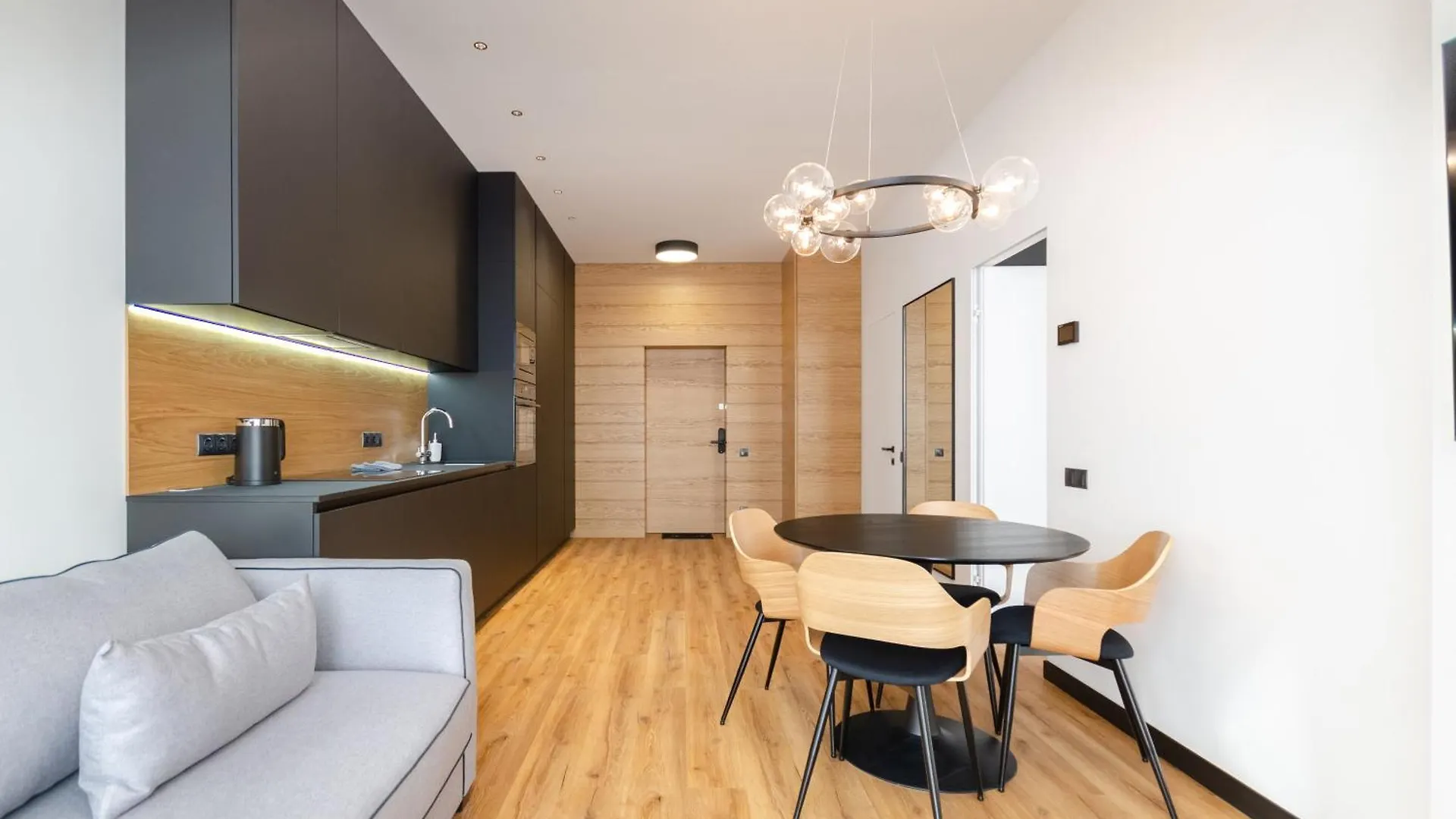 Petrovdom Apartments 7-180 In Rc Yaroslaviv Grad, Bulvarno-Kudriavska 17 Kijev 0*,