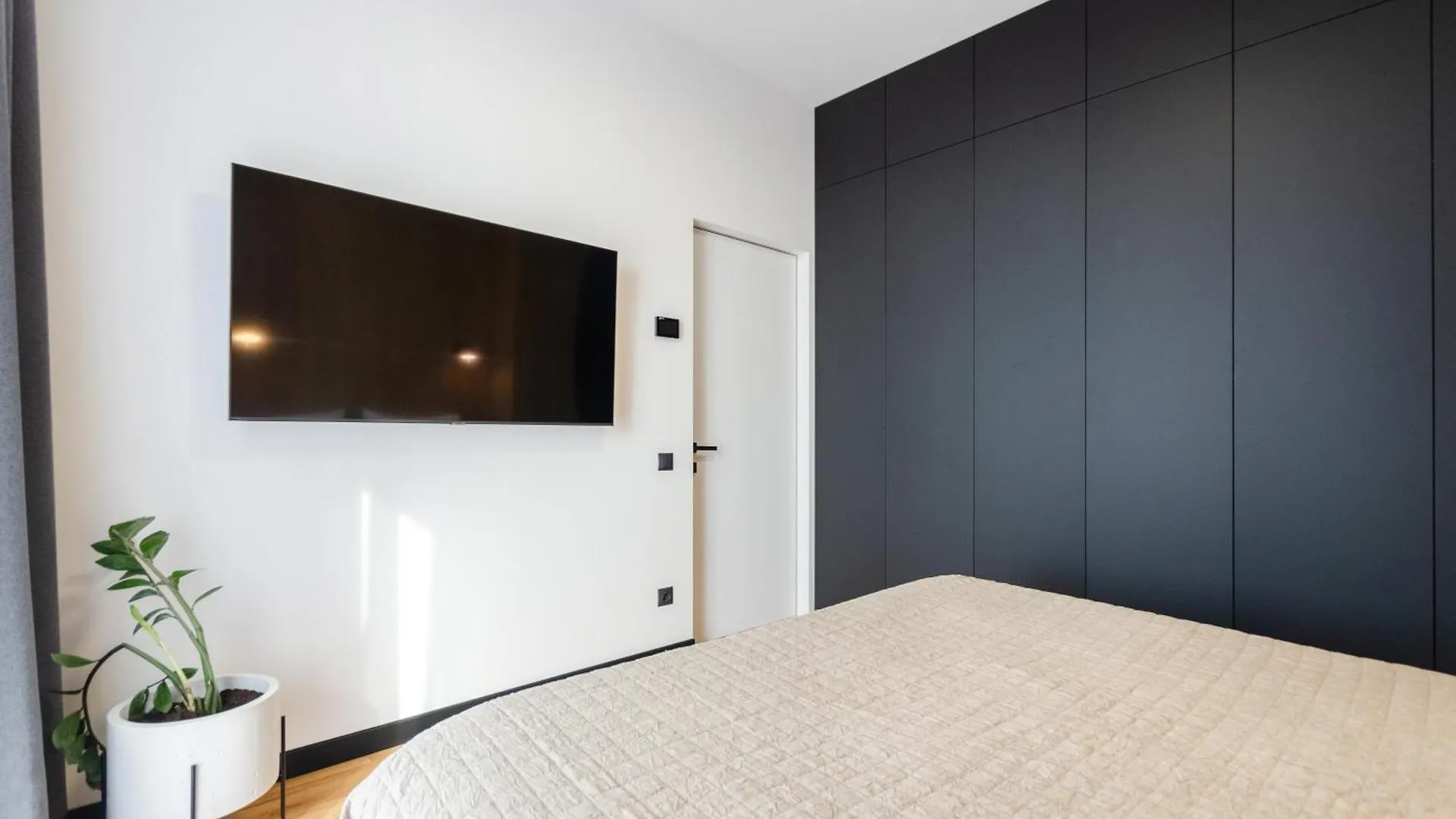 Petrovdom Apartments 7-180 In Rc Yaroslaviv Grad, Bulvarno-Kudriavska 17 Kijev