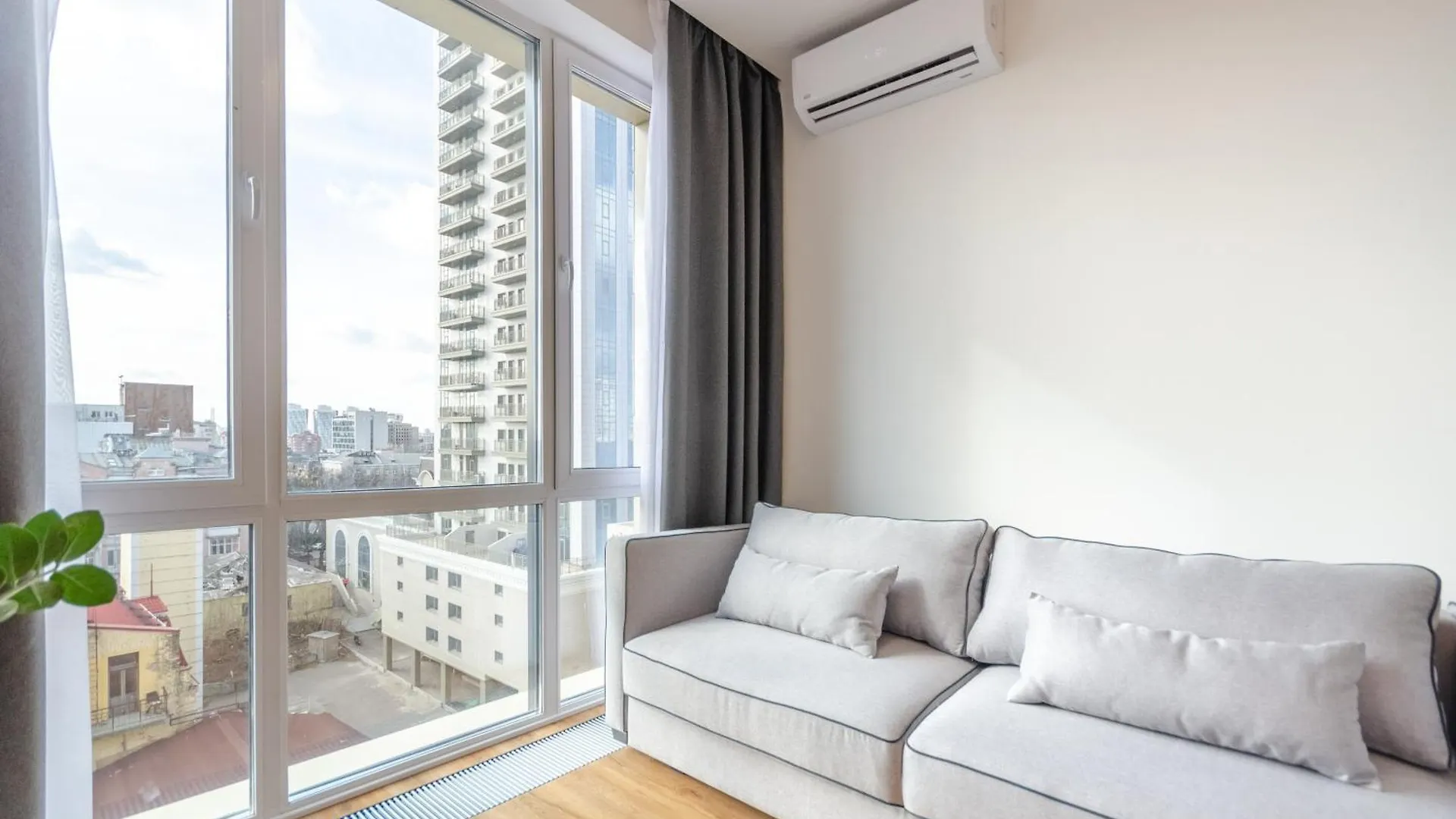 Petrovdom Apartments 7-180 In Rc Yaroslaviv Grad, Bulvarno-Kudriavska 17 Kijev