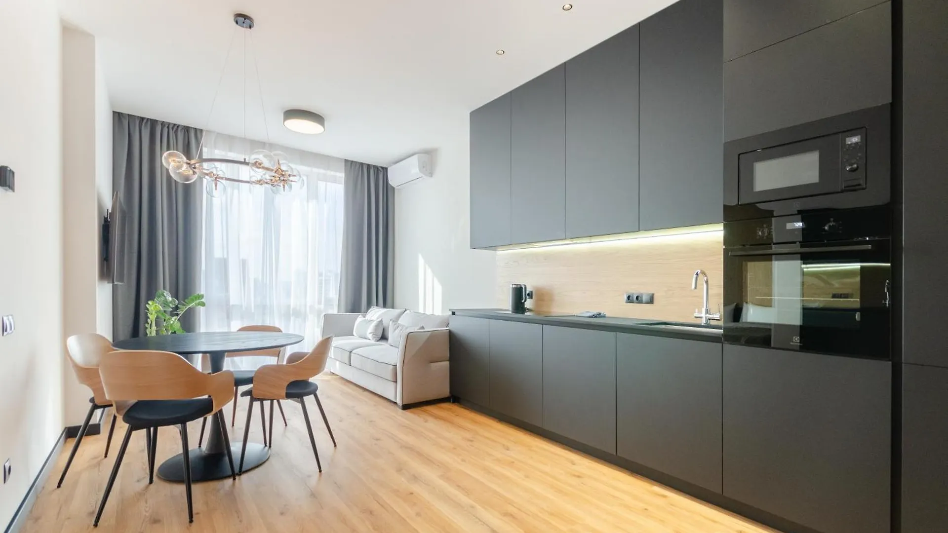 Petrovdom Apartments 7-180 In Rc Yaroslaviv Grad, Bulvarno-Kudriavska 17 Kijev 0*,  Ukrajna